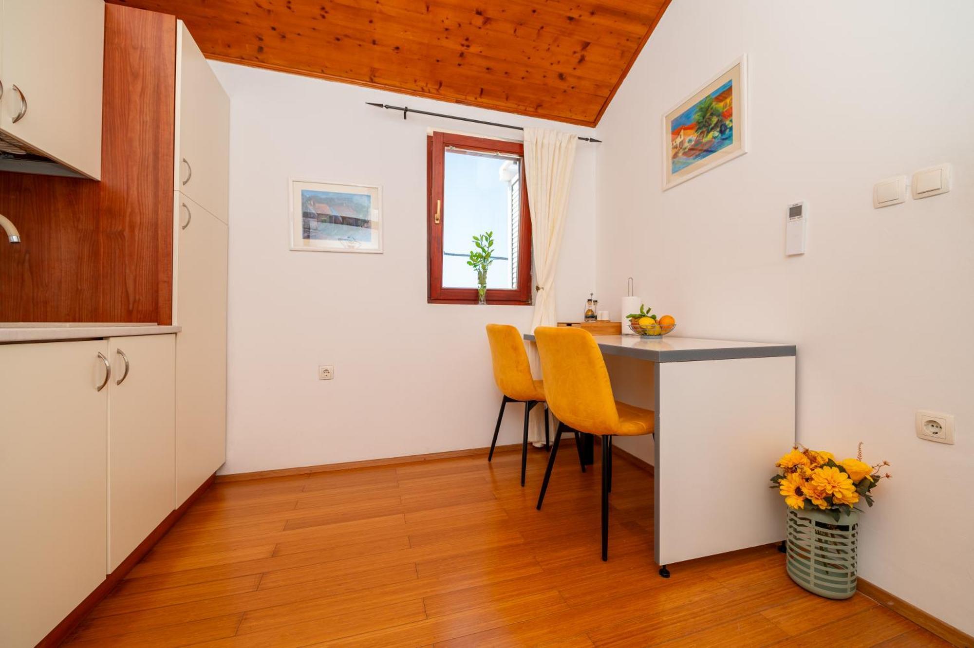 Apartments Vitoria Mali Losinj Exterior photo